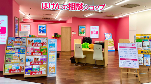パンフレットや相談ブースが並ぶほけんの相談ショップの店舗